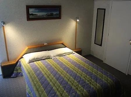 Logis Les Dineux Village 3*